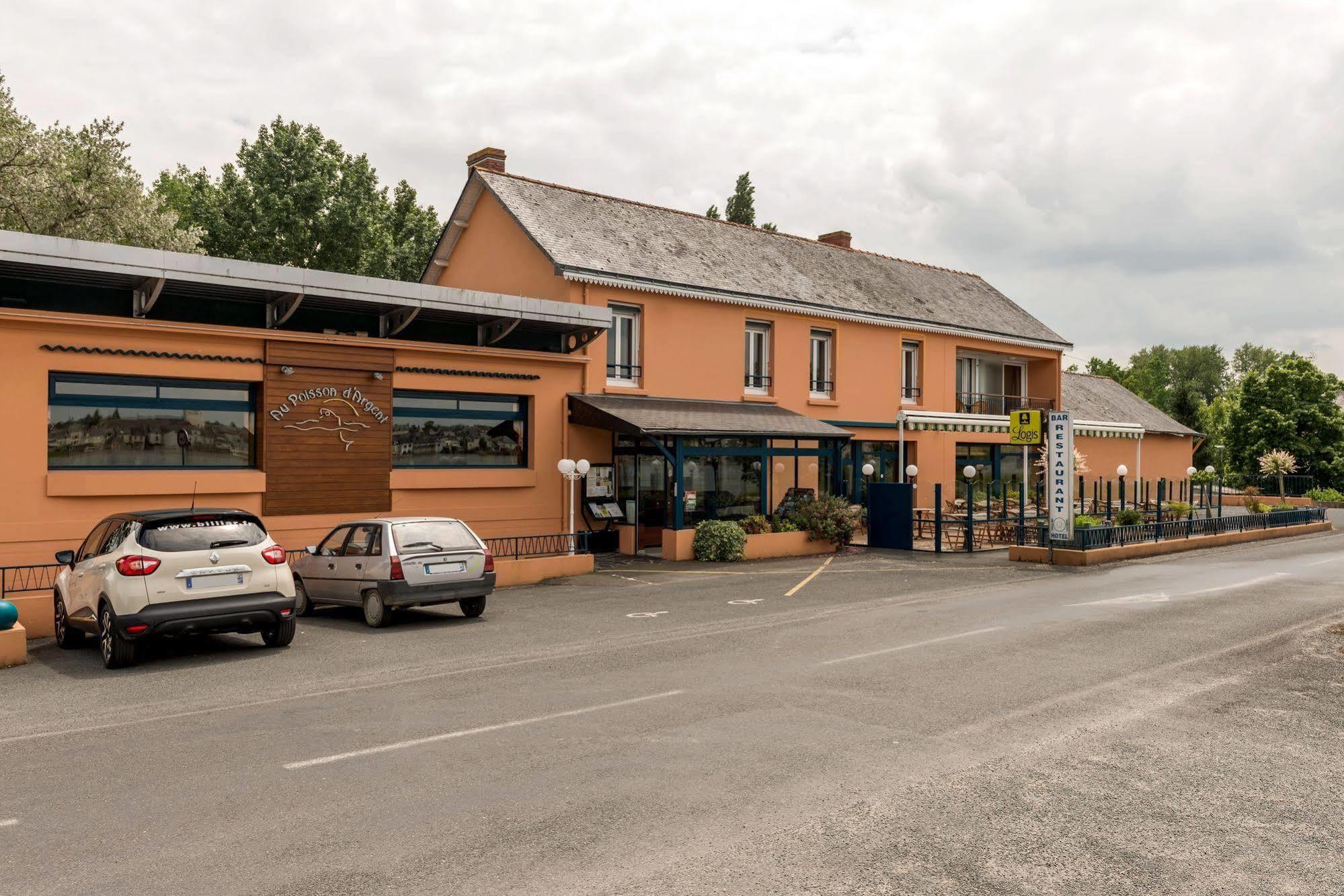 Logis Au Poisson D'Argent Hotel Le Mesnil-en-Vallée Екстериор снимка